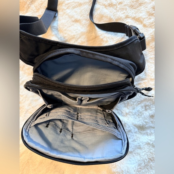 Overland Crossbody - Picture 4 of 5